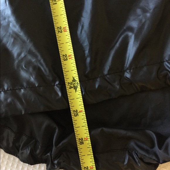 Nike Packable Swoosh Jacket NSW Women’s 872051-010 - Picture 5 of 8